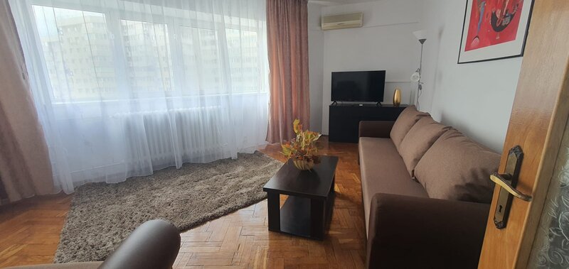 Titulescu, Piata Victoriei,