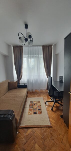 Titulescu, Piata Victoriei,