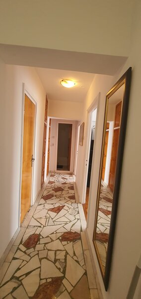 Titulescu, Piata Victoriei,