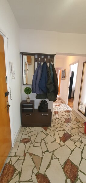 Titulescu, Piata Victoriei,